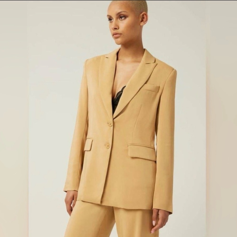 Lita by Ciara‎ woman’s tan oversized two button blazer color iced coffee size M